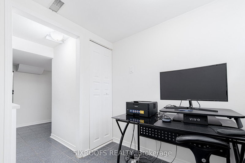 Lower - 332 Homewood Ave, Toronto, M2R 2N8 | Image 3