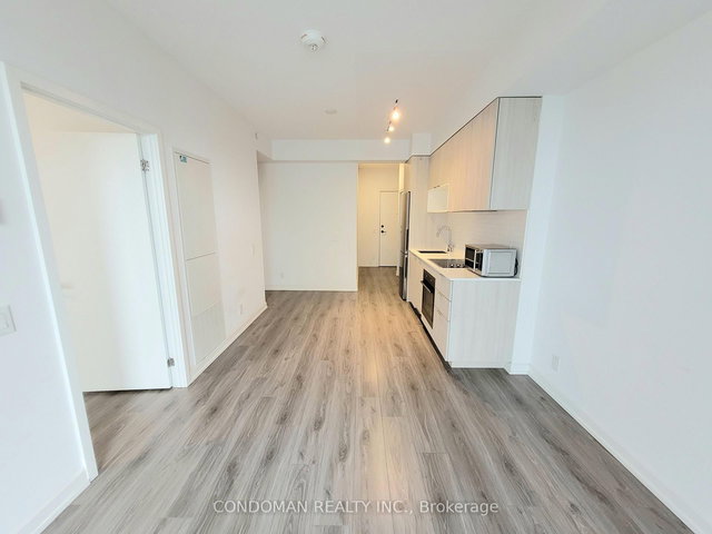 1908 - 20 Tubman Avenue