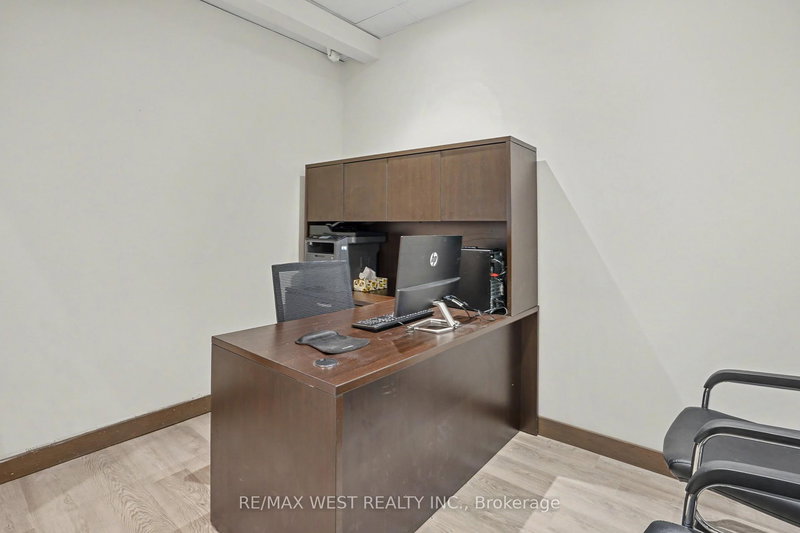 202 - 6174 Yonge St, Toronto, M2M 3X1 | Image 3