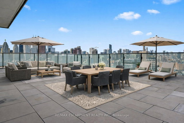 3204 - 35 Parliament Street