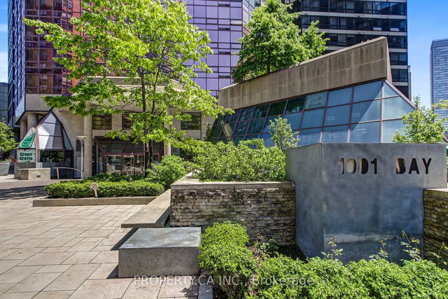2204 - 1001 Bay Street