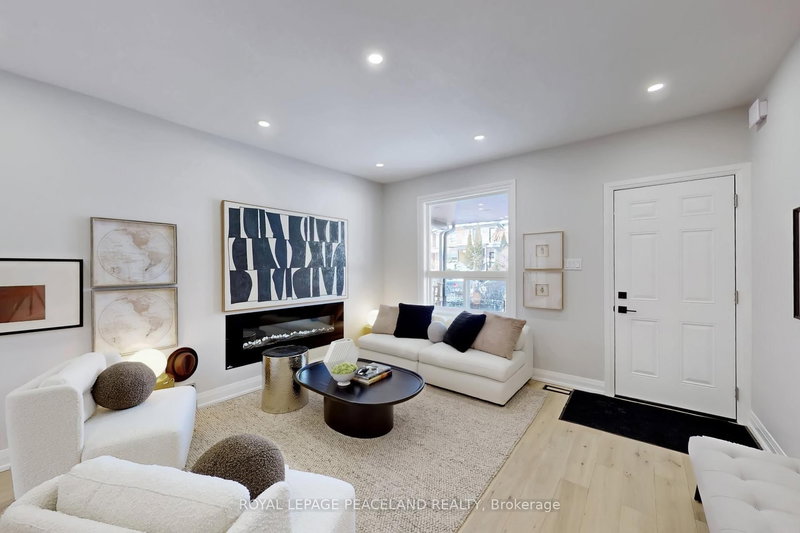 101 Marchmount Rd, Toronto, M6G 2B2 | Image 2