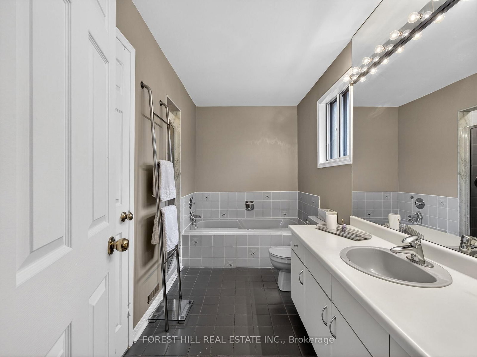 Detached House for sale at 37 Artisan Place, Toronto, Ontario, M2H 3P5 - Hillcrest Village - MLS: C12950948