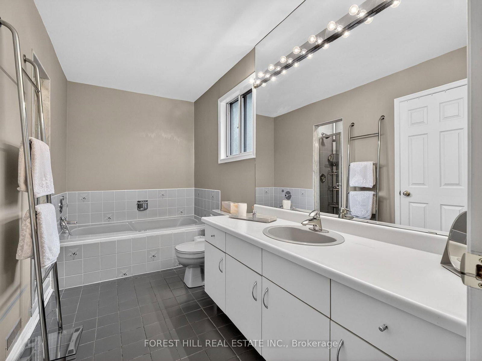 Detached House for sale at 37 Artisan Place, Toronto, Ontario, M2H 3P5 - Hillcrest Village - MLS: C12950948