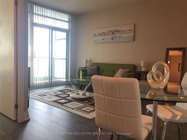 1201 - 231 Fort York Boulevard