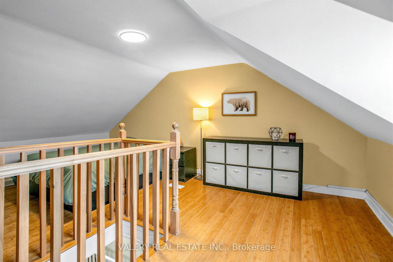 1060 Dundas St, Toronto — 7