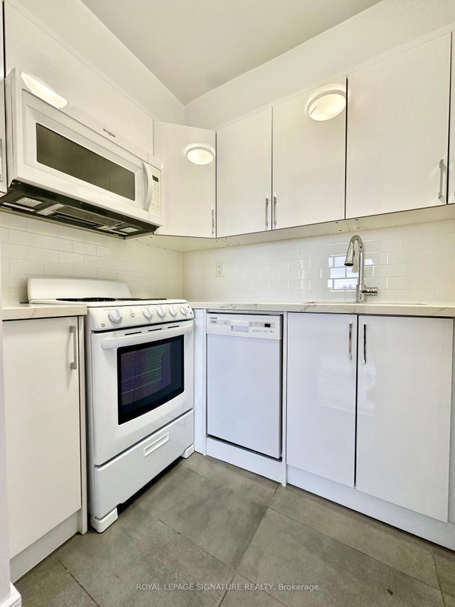 601 - 666 Spadina Avenue