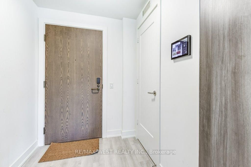 20 Inn On The Park Drive, Unit 543