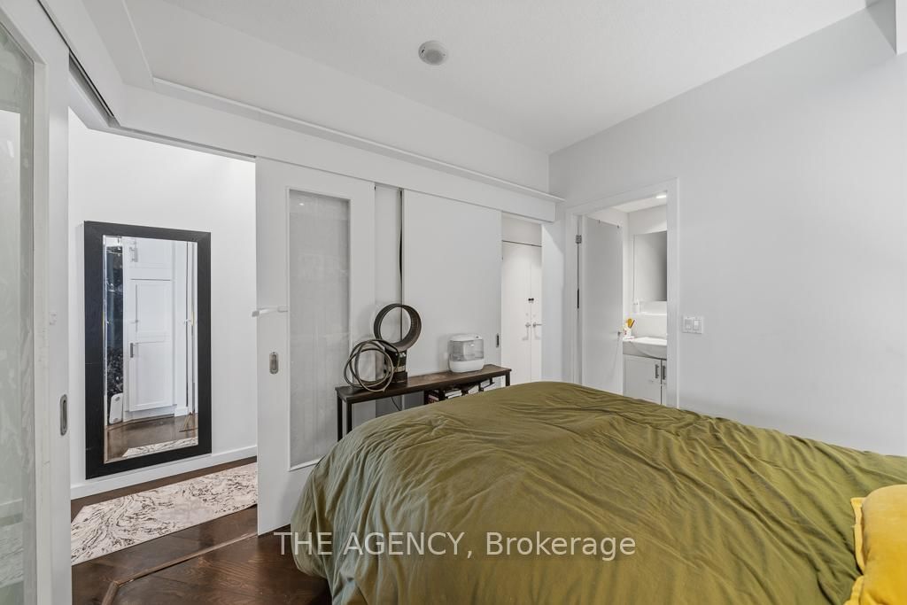 Condo for sale at 2103-218 Queens Quay Boulevard, Toronto, Ontario, M5J 2Y6 - Waterfront Communities C1 - MLS: C12952806