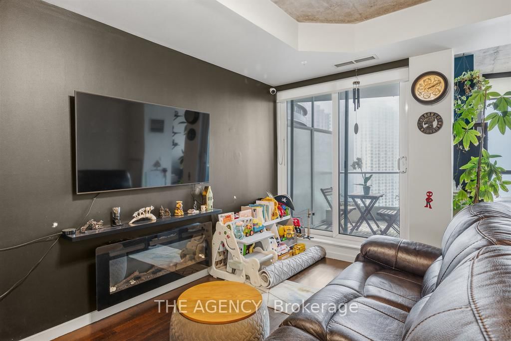 Condo for sale at 2103-218 Queens Quay Boulevard, Toronto, Ontario, M5J 2Y6 - Waterfront Communities C1 - MLS: C12952806