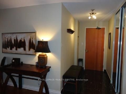 711 - 260 Doris Avenue