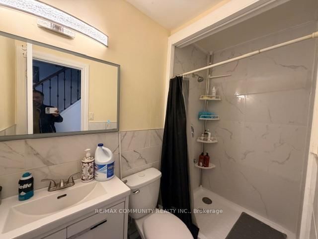 10 (Room) - 537 Steeles W Avenue