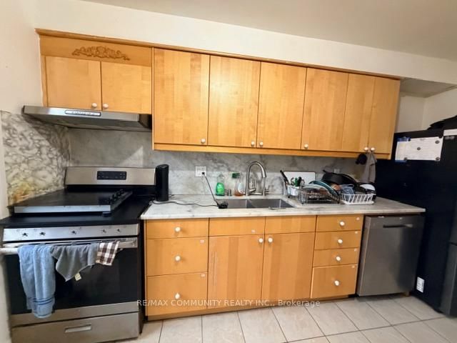 10 (Room) - 537 Steeles W Avenue