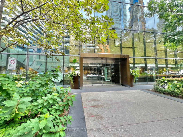 1811 - 33 Charles Street E