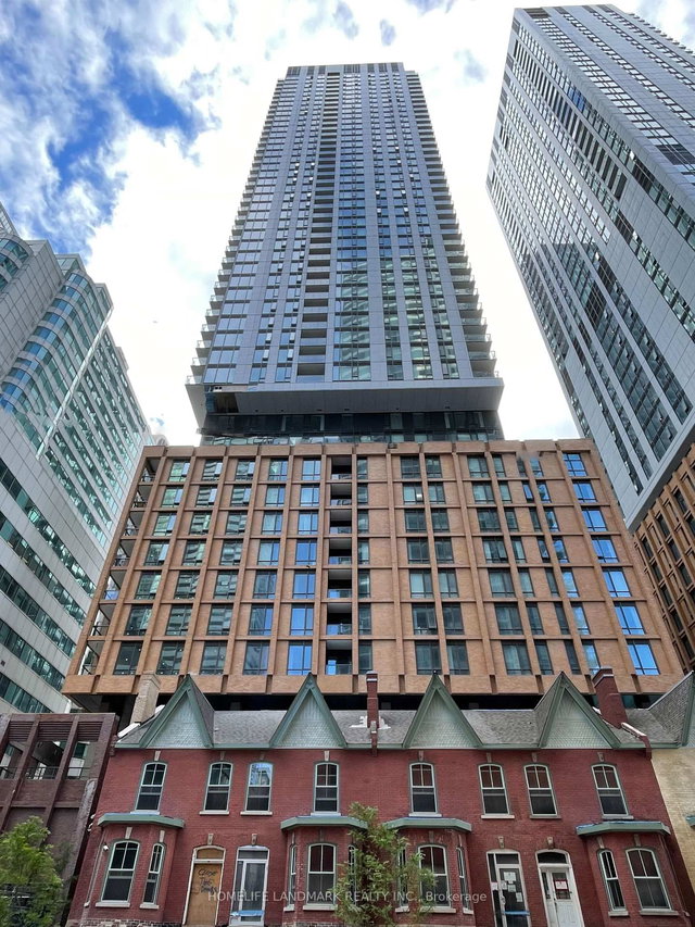 3215 - 8 Widmer Street