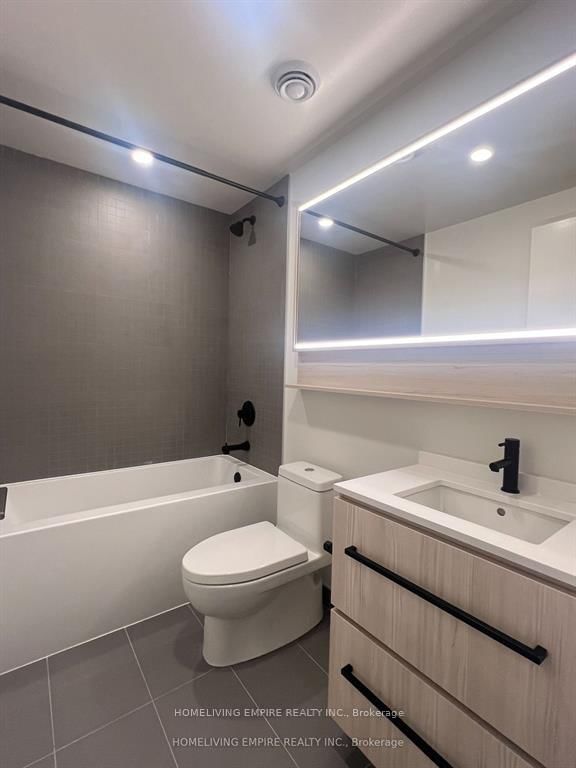 512 - 425 Front Street E