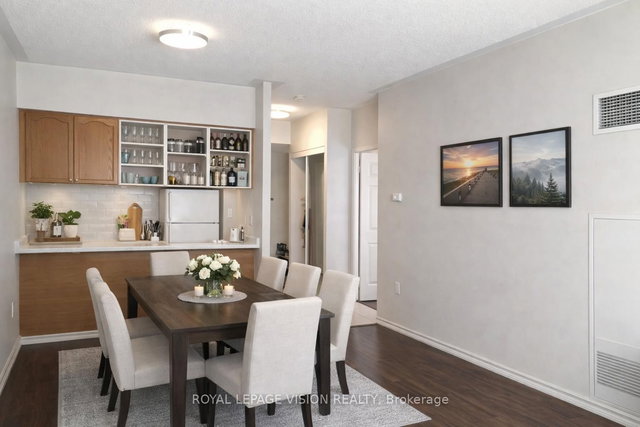 709 - 889 Bay Street