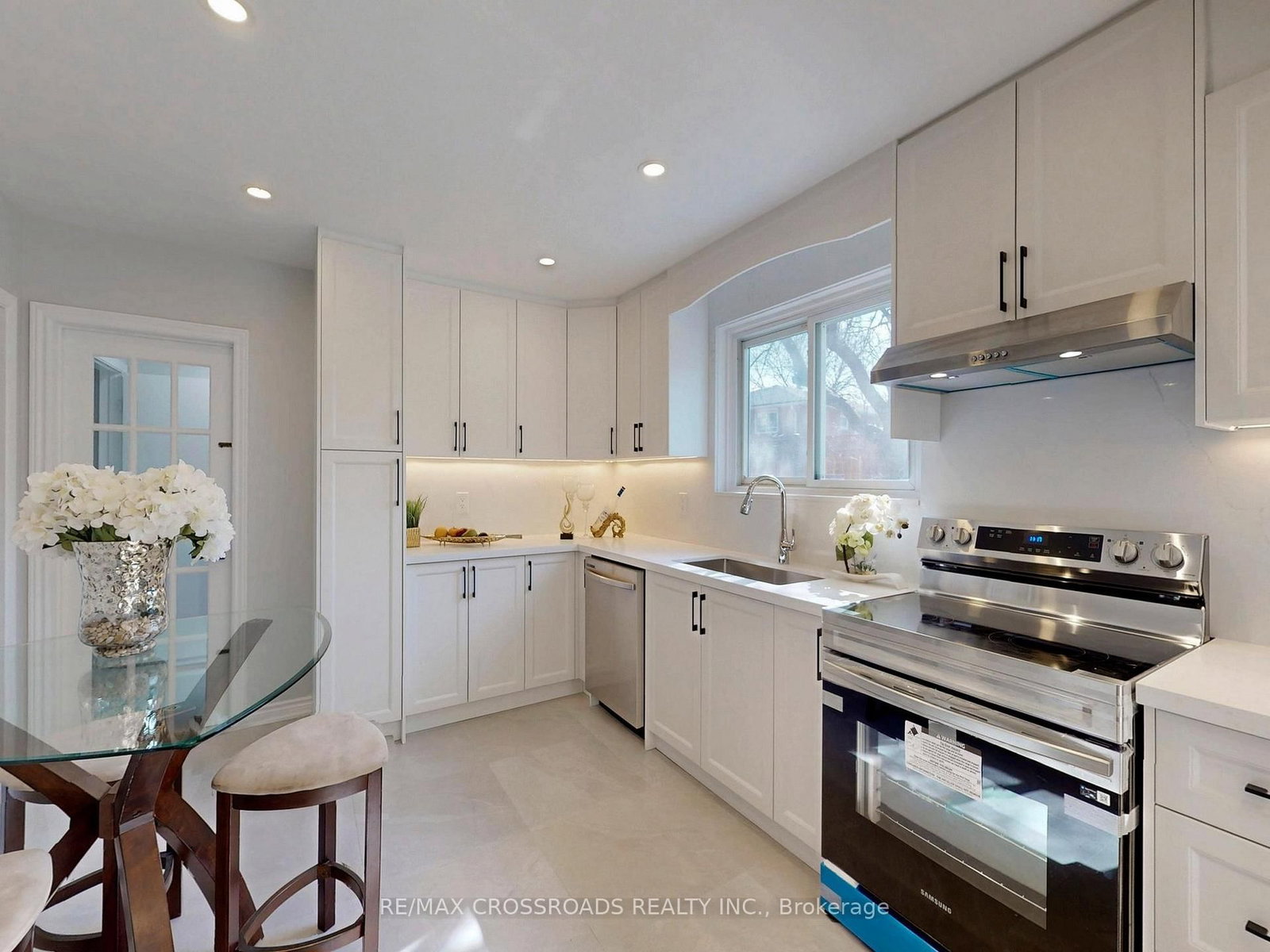 Detached House for sale at 17 Ferbane Place, Toronto, Ontario, M2J 1Y7 - Don Valley Village - MLS: C12954908