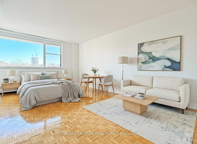 702 - 276 St George Street