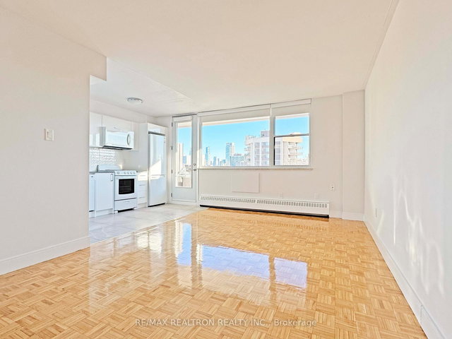 702 - 276 St George Street