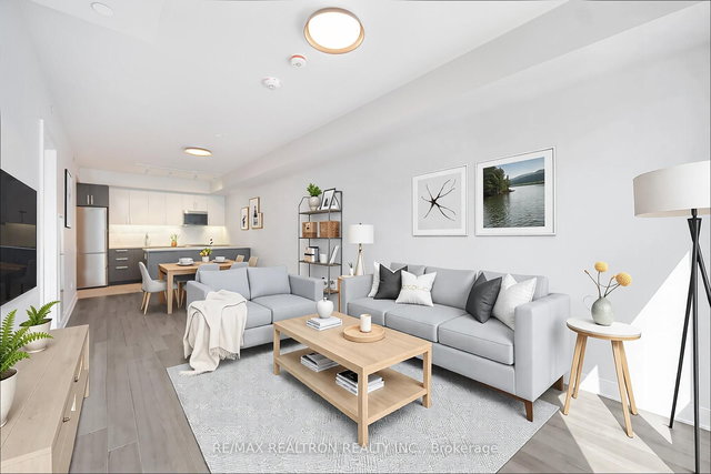 202 - 664 Spadina Avenue