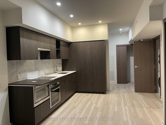 3611 - 17 Bathurst Street