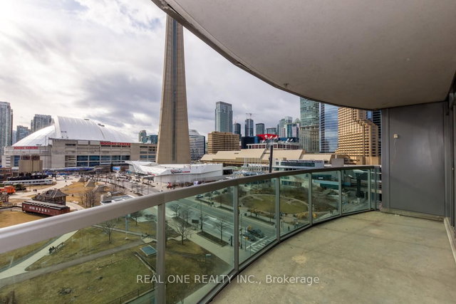 1011 - 51 Lower Simcoe Street
