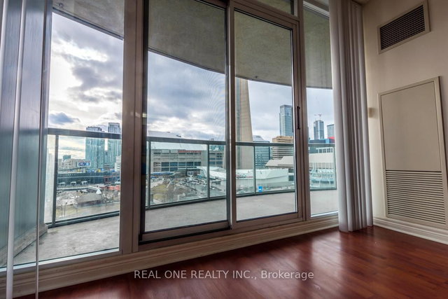 1011 - 51 Lower Simcoe Street