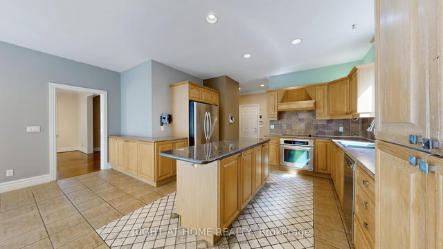 225 Kingsdale Avenue