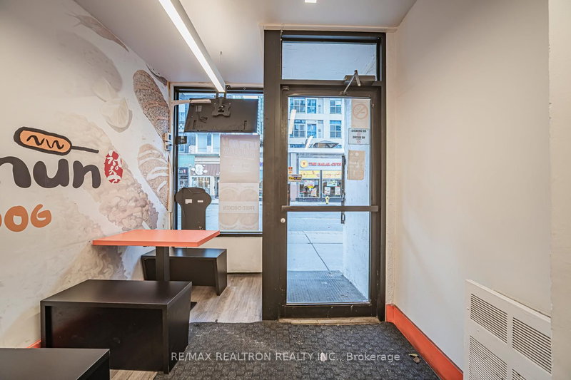 582 Yonge St, Toronto, M4Y 1Z3 | Image 2