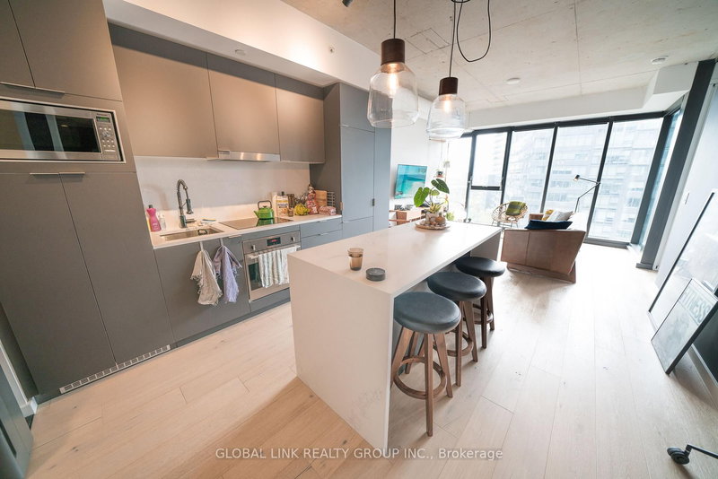 home for lease on 821-170 Bayview Avenue