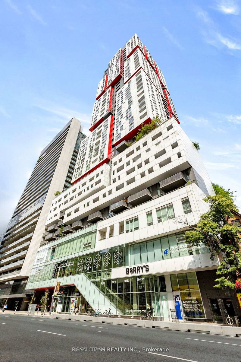 home for lease on 2408-318 Richmond Street W