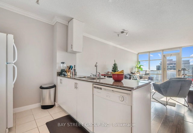 1611 - 35 Mariner Terrace