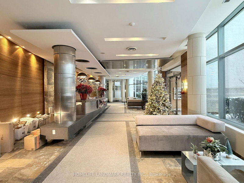 727 - 230 Queens Quay W