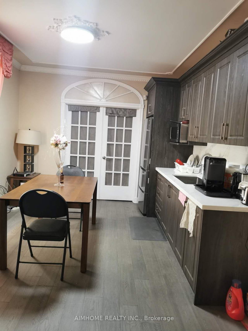 Main Fl - 253 Palmerston Ave, Toronto, M6J 2J3 | Image 3