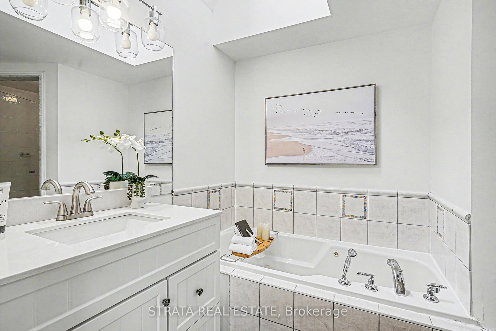 Detached House for sale at 423 Manor Road, Toronto, Ontario, M4S 1T1 - Mount Pleasant East - MLS: C12957140