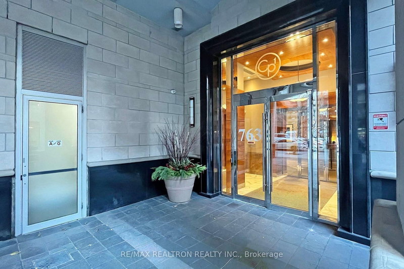 2202 - 763 Bay St, Toronto, M5G 2R3 | Image 3