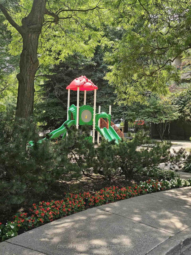 806 - 238 Doris Avenue