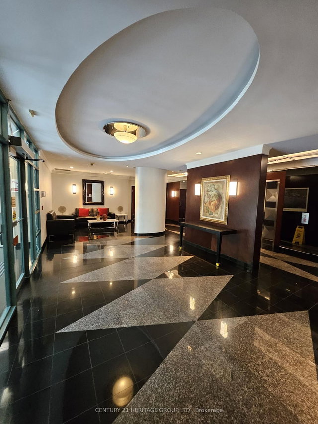 806 - 238 Doris Avenue