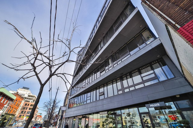 206 - 1239 Dundas Street W
