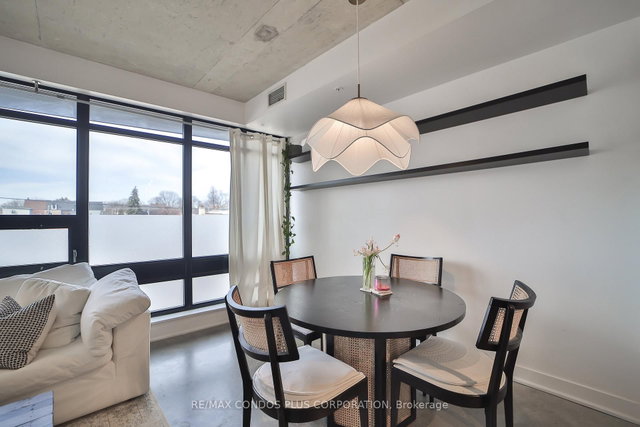 206 - 1239 Dundas Street W
