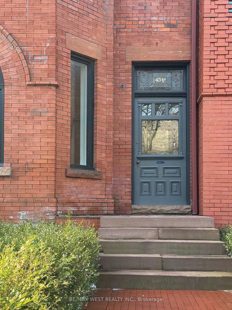 home for lease on 2W-436 Markham Street