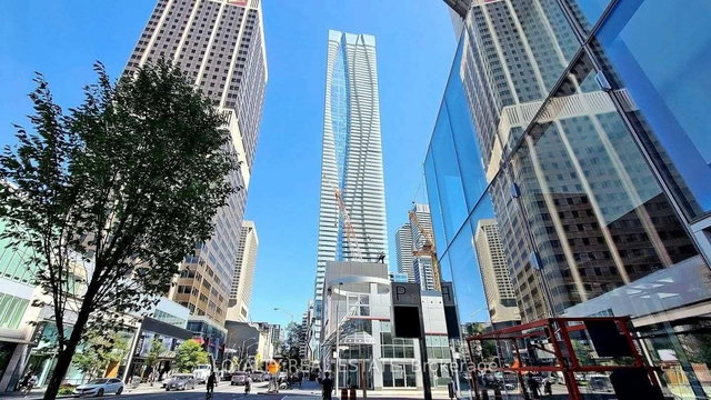 908 - 1 Bloor Street E