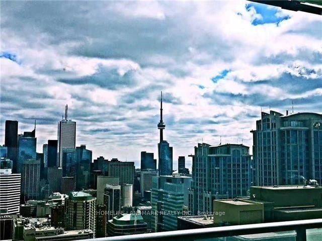 4209 - 15 Grenville Street