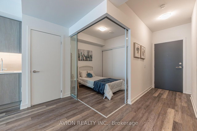 320 - 250 Lawrence Avenue W