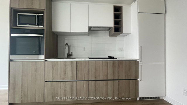 3517 - 319 Jarvis Street