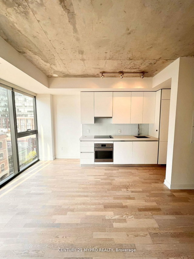 623 - 629 King Street W
