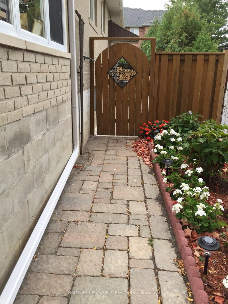 25 Tristan Cres, Toronto, M2H 1X2 | Image 3