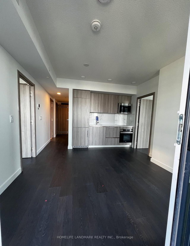 3808 - 38 Widmer Street