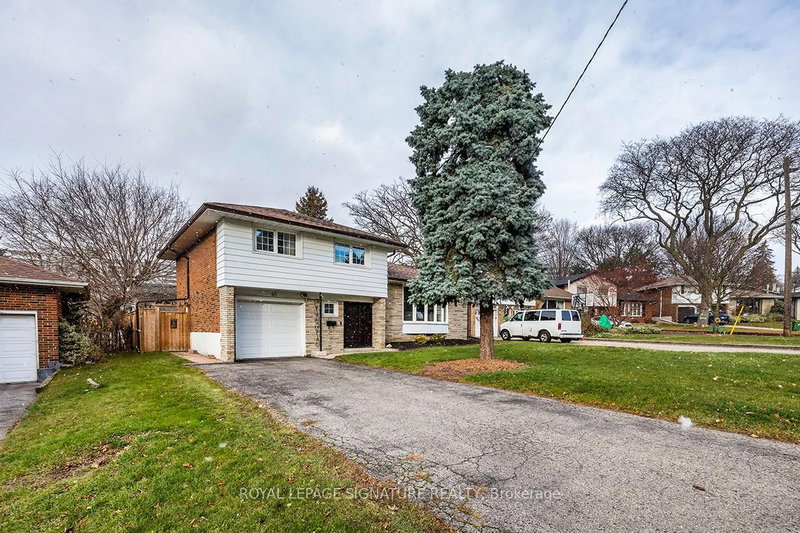 40 Cobham Cres, Toronto, M4A 1V6 | Image 2